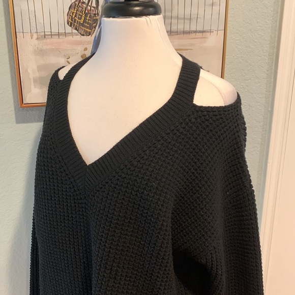 Monrow Slash Cold Shoulder Knit Sweater • Sz L - Picture 6 of 16